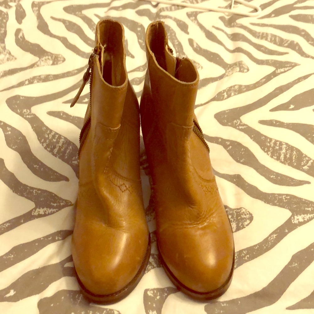 Ariat Leather Booties. Size 7. Camel.
